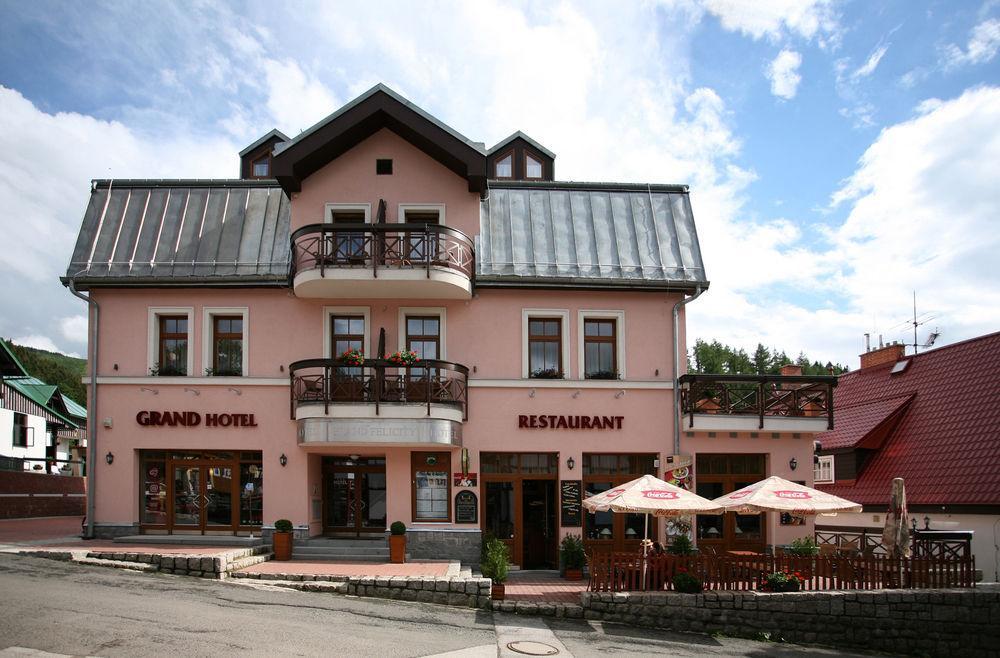 Wellness Hotel Grand Špindlerŭv Mlýn Dış mekan fotoğraf