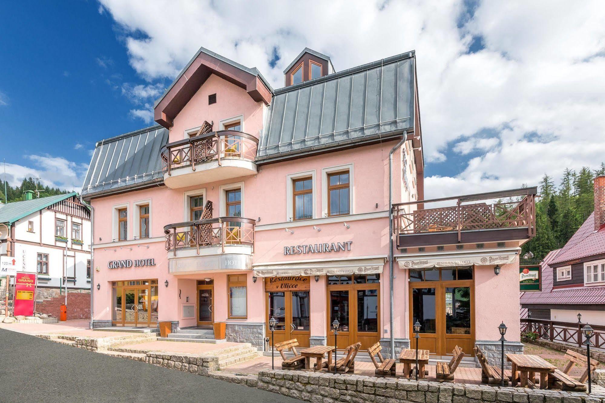 Wellness Hotel Grand Špindlerŭv Mlýn Dış mekan fotoğraf